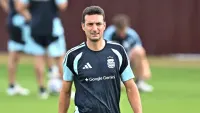 Argentina se entrenó bajo alerta de tornado y Scaloni define cuatro dudas para el debut ante Argelia