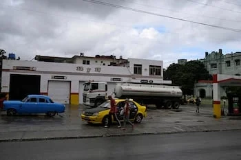La petrolera estatal CUPET, responsable de buena parte de la distribución de combustibles en Cuba, quedó alcanzada por nuevas sanciones estadounidenses (REUTERS/Archivo)