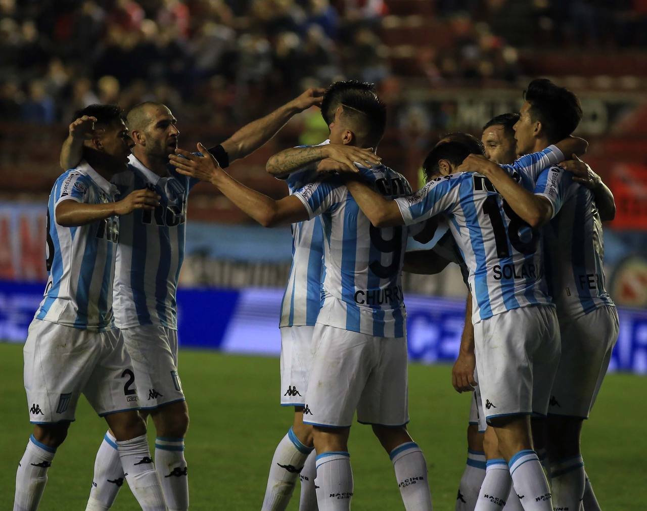 El puntero Racing logró su sexto triunfo consecutivo.