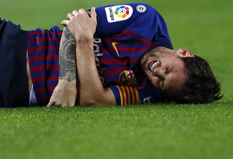 Messi se retiró lesionado tras esta fea caída