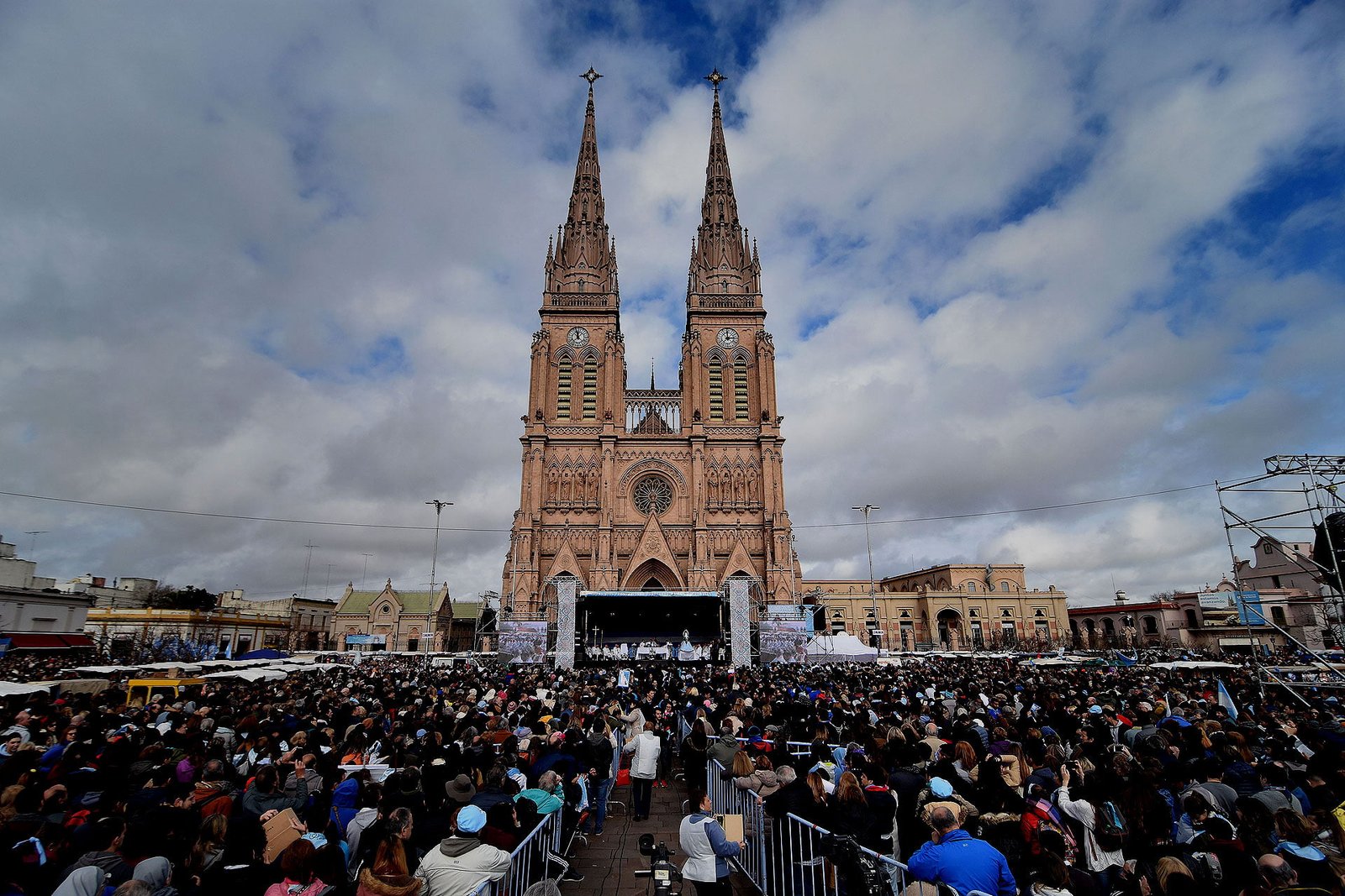 Movilización a Luján: sindicalismo, movimientos sociales, PJ y la Iglesia