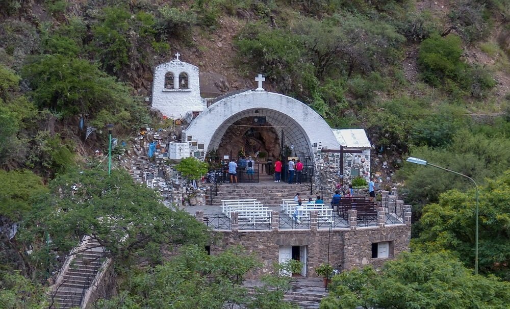 Sin baños y con perdidas de agua en «La Gruta de la Virgen»