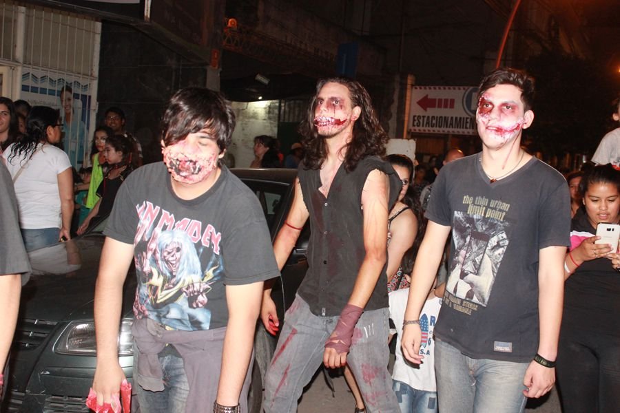 Hoy colmarán zombies y monstruos terroríficos las calles de Santiago