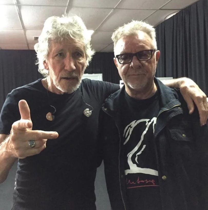 Roger Waters tocó con León Gieco y usó el pañuelo verde para pedir aborto legal