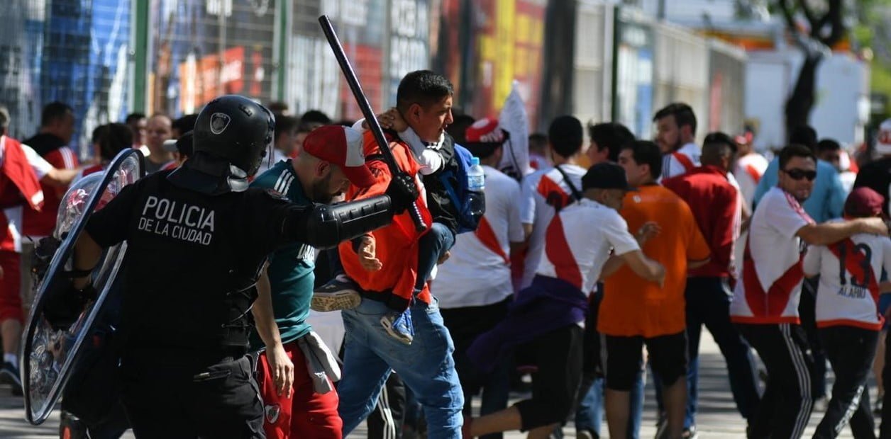 Megafinal: Conmebol confirmó que el partido se suspende hasta las 18 horas