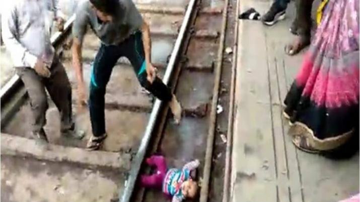 Milagro: Bebé se salvó de ser aplastada por un tren