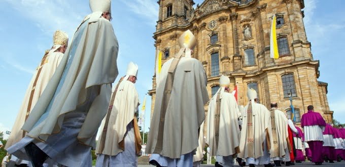 El episcopado aceptó la quita gradual de los aportes del Estado.