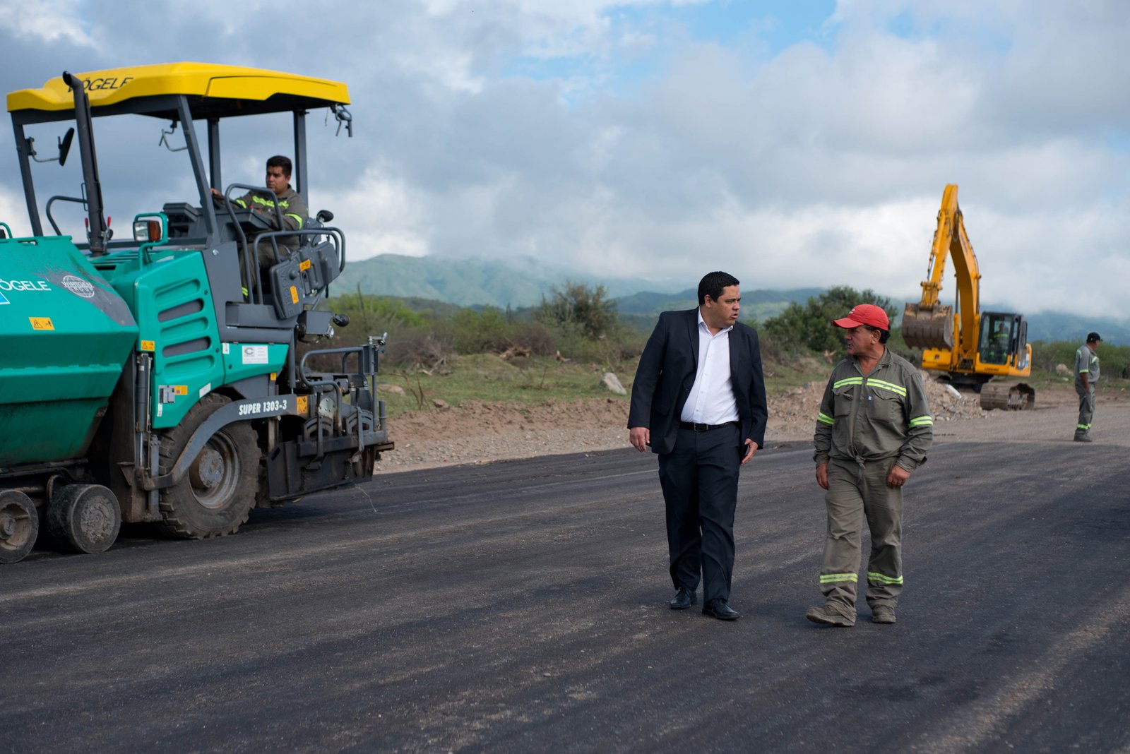 La obra de avenida Raúl Alfonsín, pavimentada en un 50%
