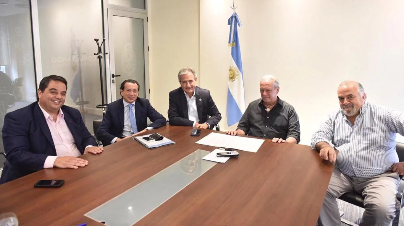 Los empleados públicos nacionales cobrarán un bono de $5.000 en diciembre y tendrán un aumento paritario de 10%