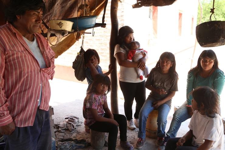 «Solo quiero que vivan»: el pedido desesperado del padre de diez chicos wichi desnutridos y sin madre