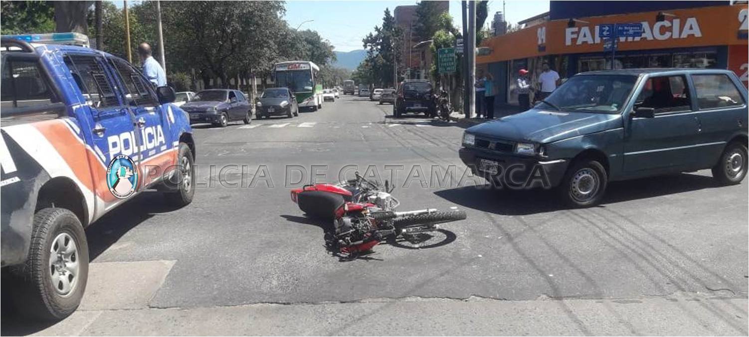 Chocaron un auto y una moto en el cruce de Avenidas Belgrano y Virgen del Valle