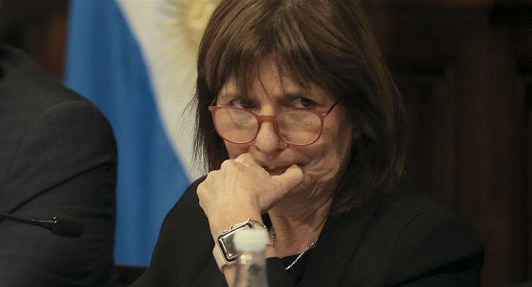 Bullrich insiste sobre la portación de armas porque «en Argentina no está prohibido»