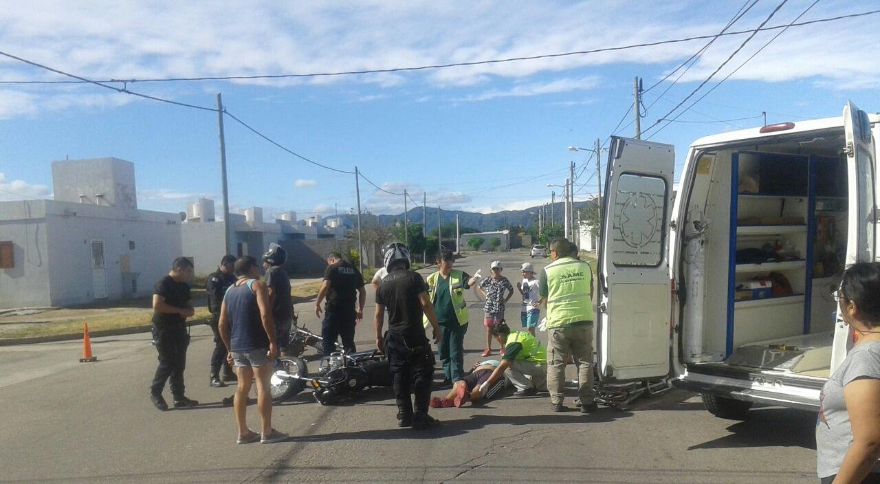 AHORA: Chocaron dos motos en el Norte de la Capital: Hay un hospitalizado