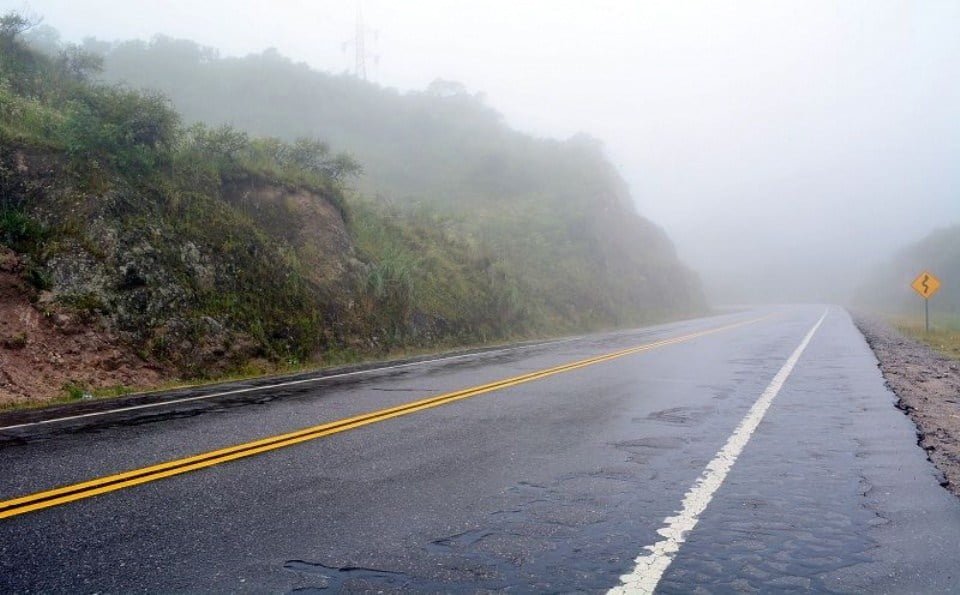 Por lluvias y neblinas, recomiendan transitar con precaución en cuestas de El Totoral y La Cébila