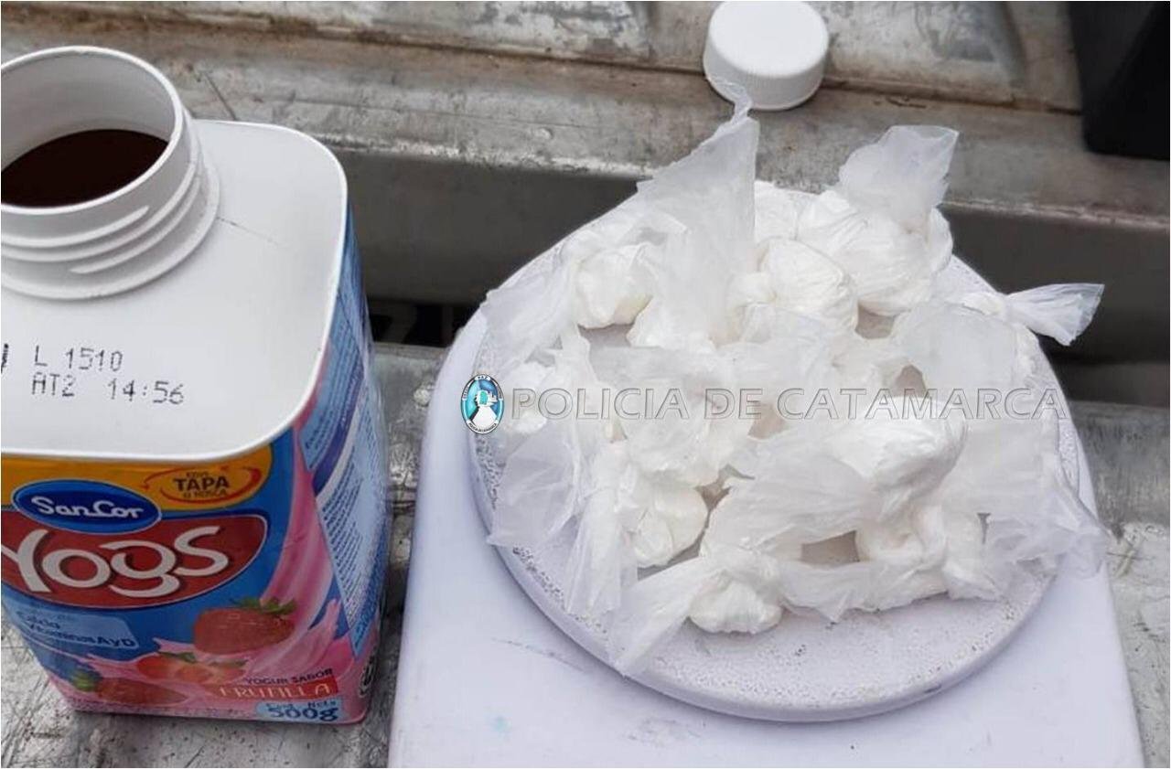 No era vida sana: Llevaba cocaína en un envase de yogurt