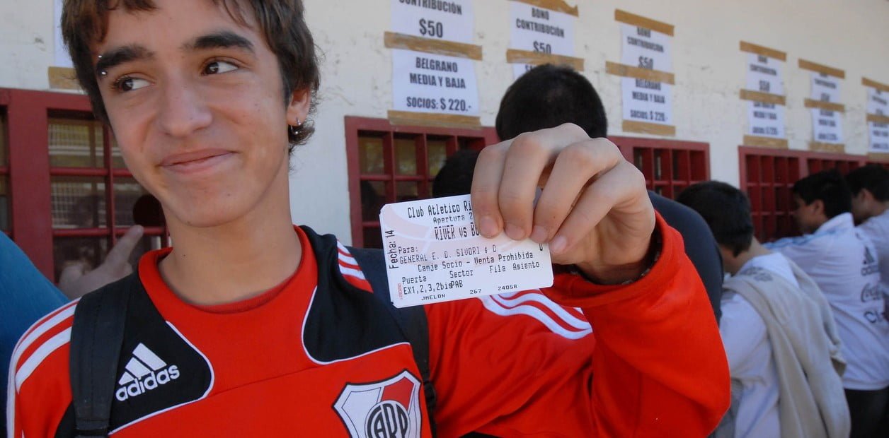 La historia del socio de River que cambia su entrada por un empleo