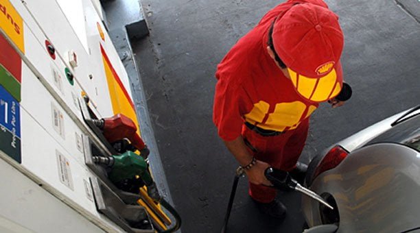 Shell baja el precio de los combustibles