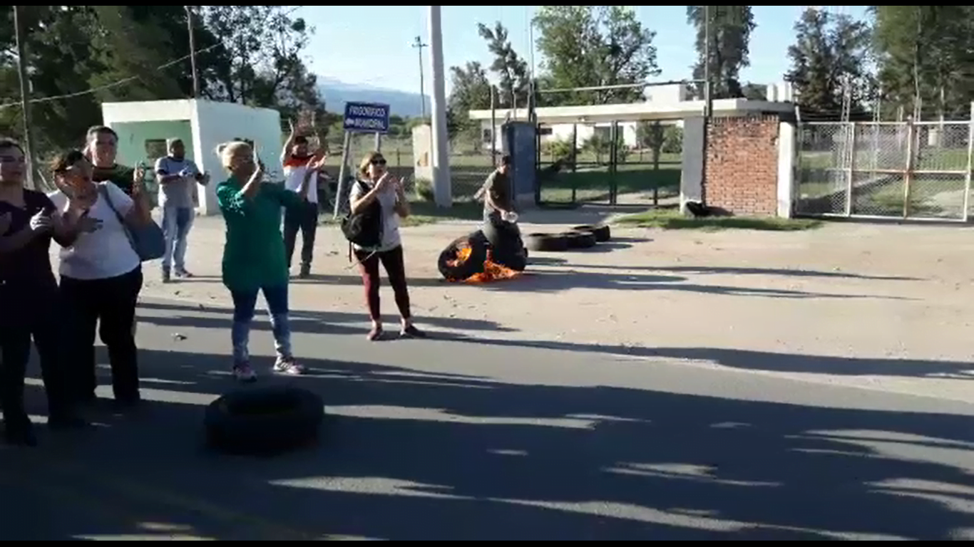 «¡Queremos trabajar!»: El grito desesperado de los despedidos de Tileye