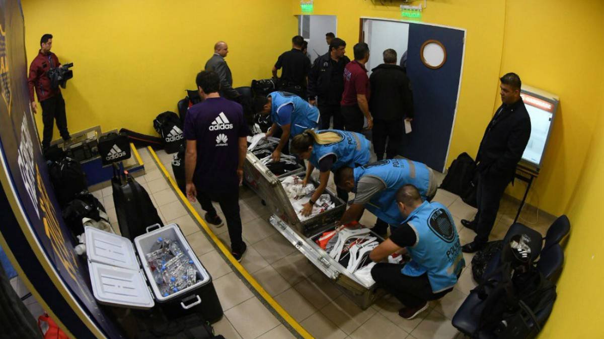Insólito: La policía registró el vestuario de River antes de jugar con Boca