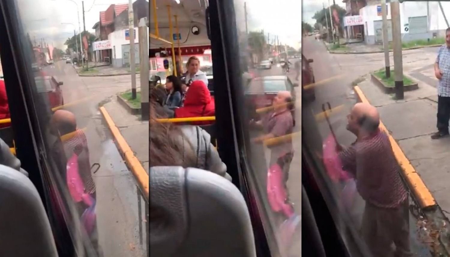 Un hombre interceptó un colectivo para pegarle a su exmujer con un bastón (VIDEO)