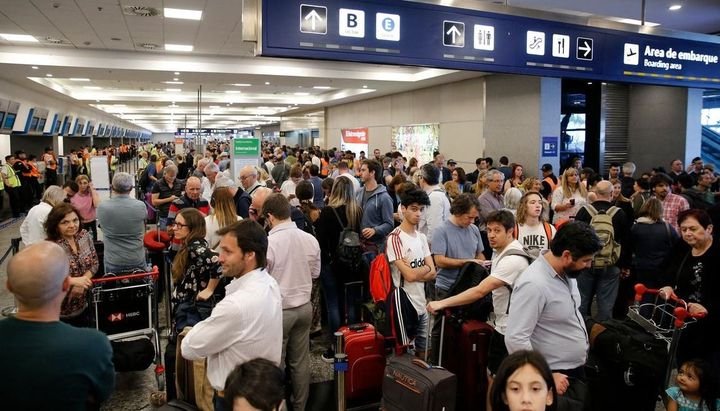 Aerolíneas Argentinas: demoras y cancelaciones de vuelos por protestas