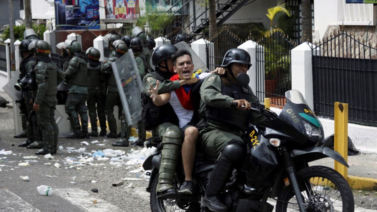 Venezuela: procesaron 464 policías en los últimos 15 meses por causas de extorsión y secuestro