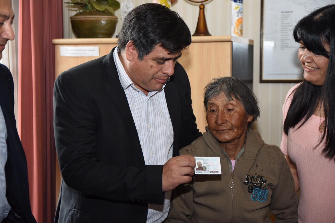 «Lorenza Sola”, la última diaguita, realizó un extenuante viaje a la Ciudad para ser operada de cataratas y recibir su DNI
