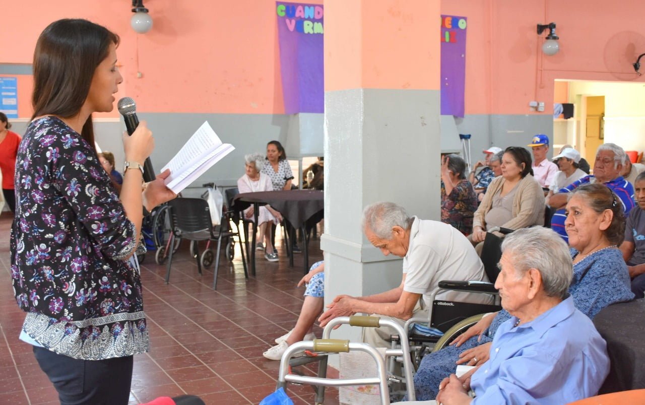 La Biblioteca “Dr. Julio Herrera” visitó el Hogar de Ancianos