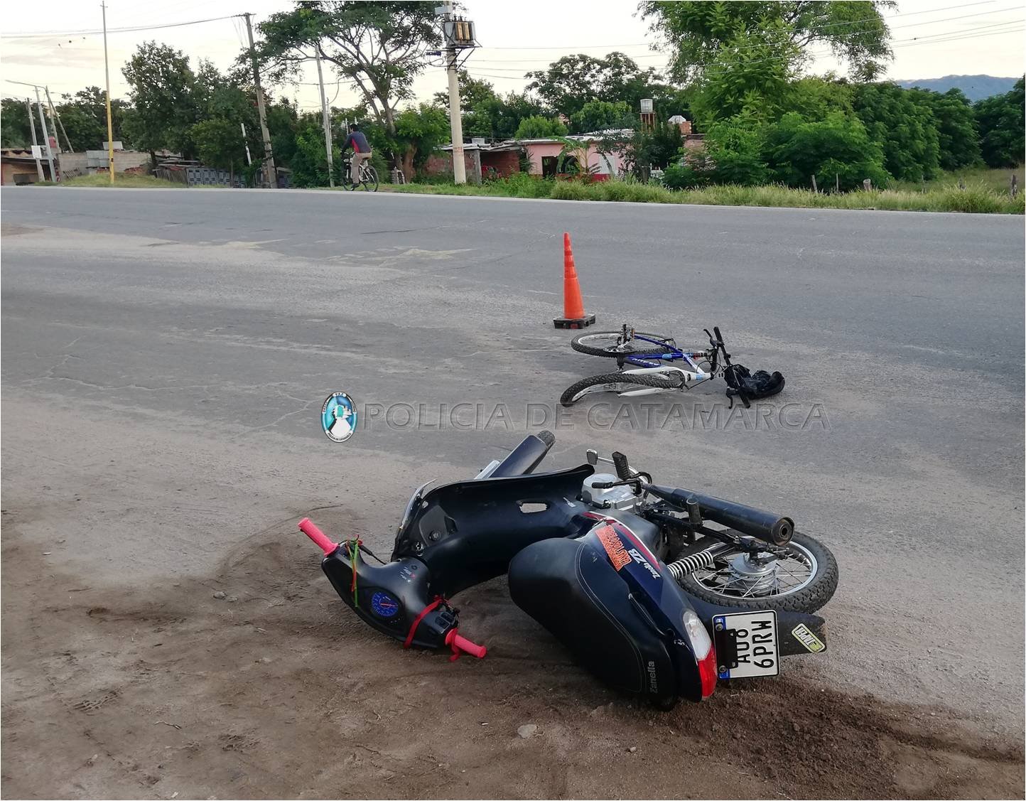 Valle Viejo: motociclista colisionó con un santiagueño que se transportaba en bicicleta