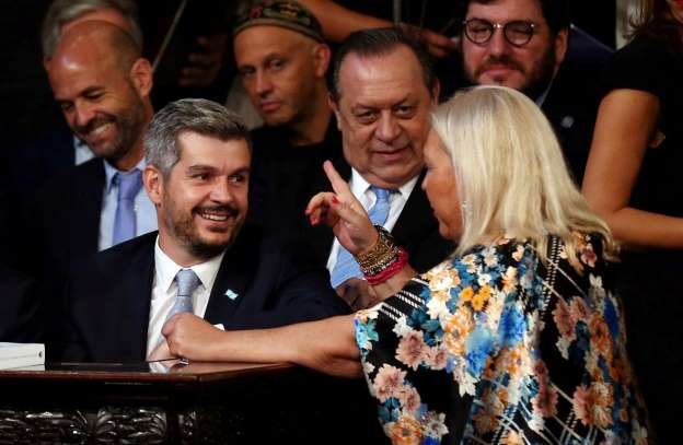 Preparan un encuentro entre Marcos Peña y Elisa Carrió