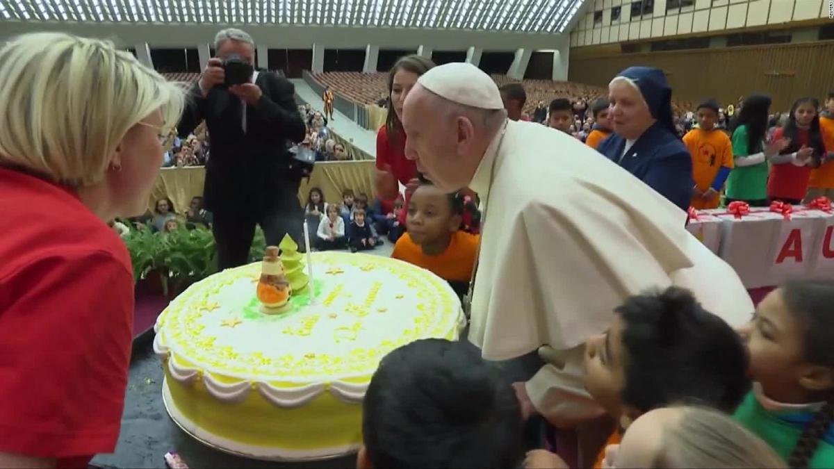 El Papa cumplió 82 años y fue saludado por miles de personas alrededor del mundo