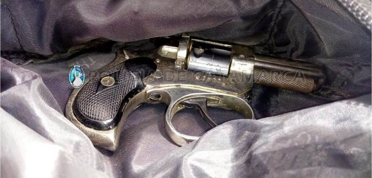 Breves policiales: Motociclista cayó 100 metros en un precipicio; Joven sorprendido con droga y un revólver; Agresión de hijo a su padre