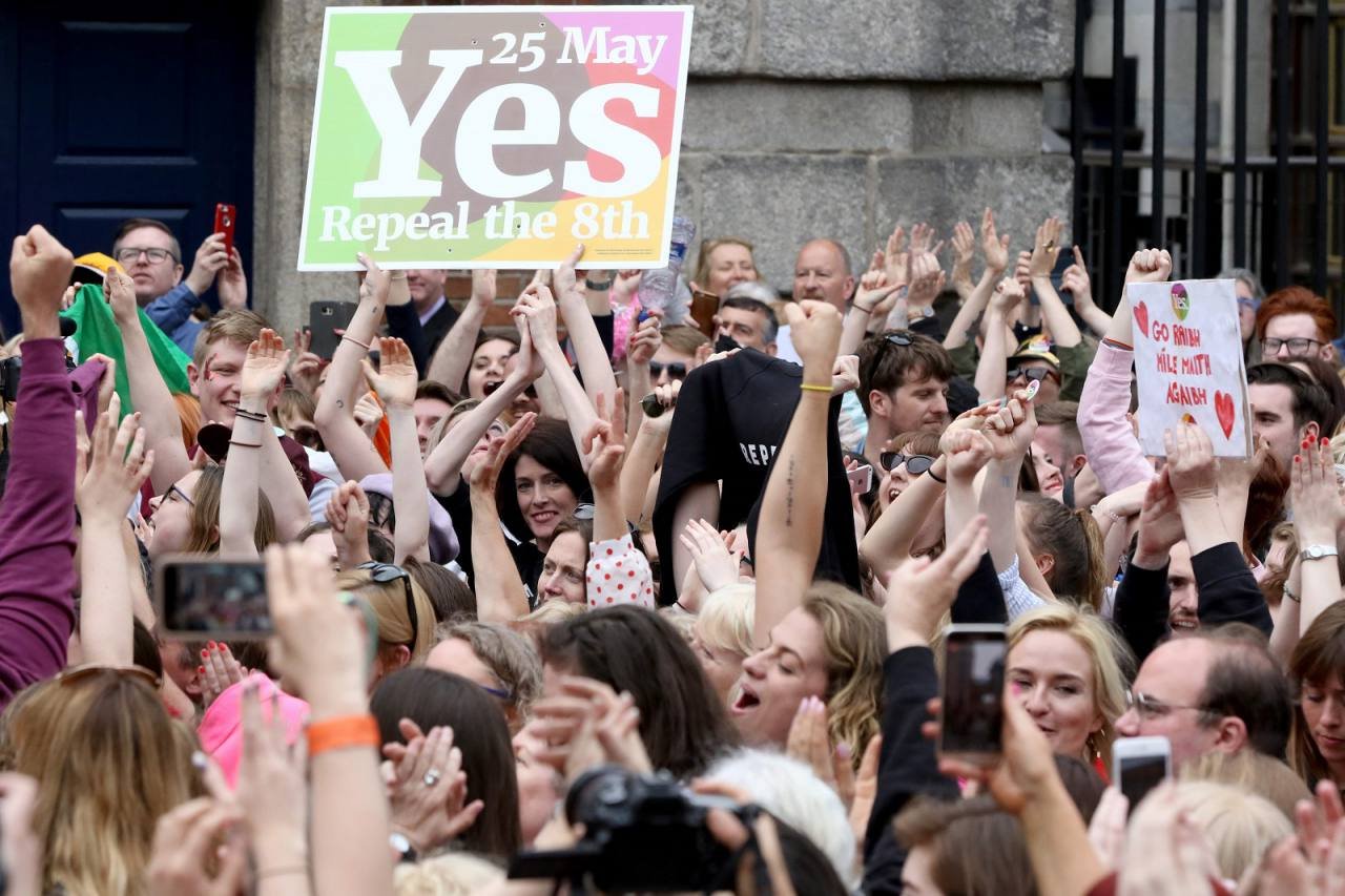 El aborto ya es legal en Irlanda tras aprobación de ley por el Parlamento