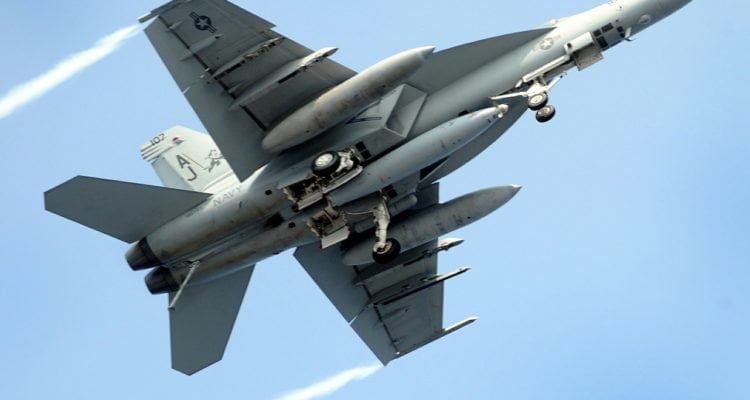 Chocan aviones del Ejército de EEUU en Japón