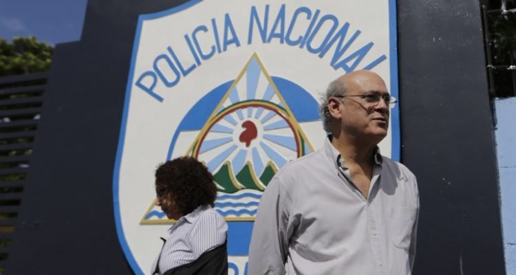 Periodista nicaragüense denuncia al jefe de la policía por allanar medios opositores a Ortega