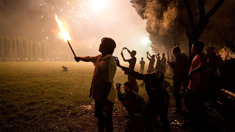 Advertencia a una hora de los festejos sobre los efectos de la pirotecnia en mascotas y personas con autismo