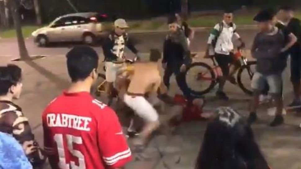 Adolescentes provocaron un escándalo en el centro, y agredieron a una mujer policía