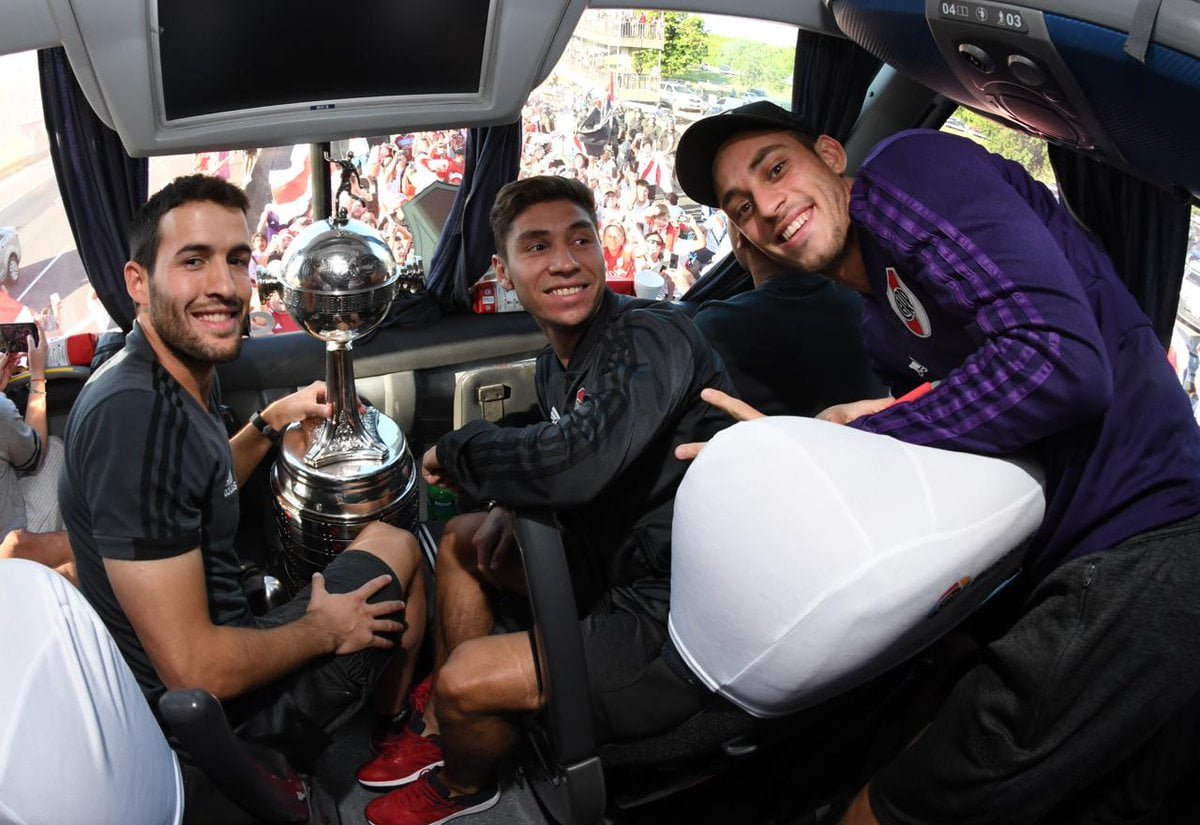 River volvió al país y la fiesta del campeón va tomando color