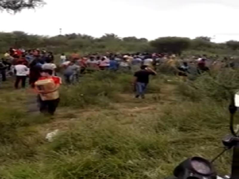 VIDEO: Así saqueaban un camión en La Paz