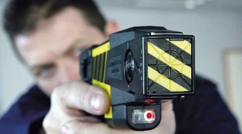 El Gobierno anunció la compra de 300 pistolas Taser: