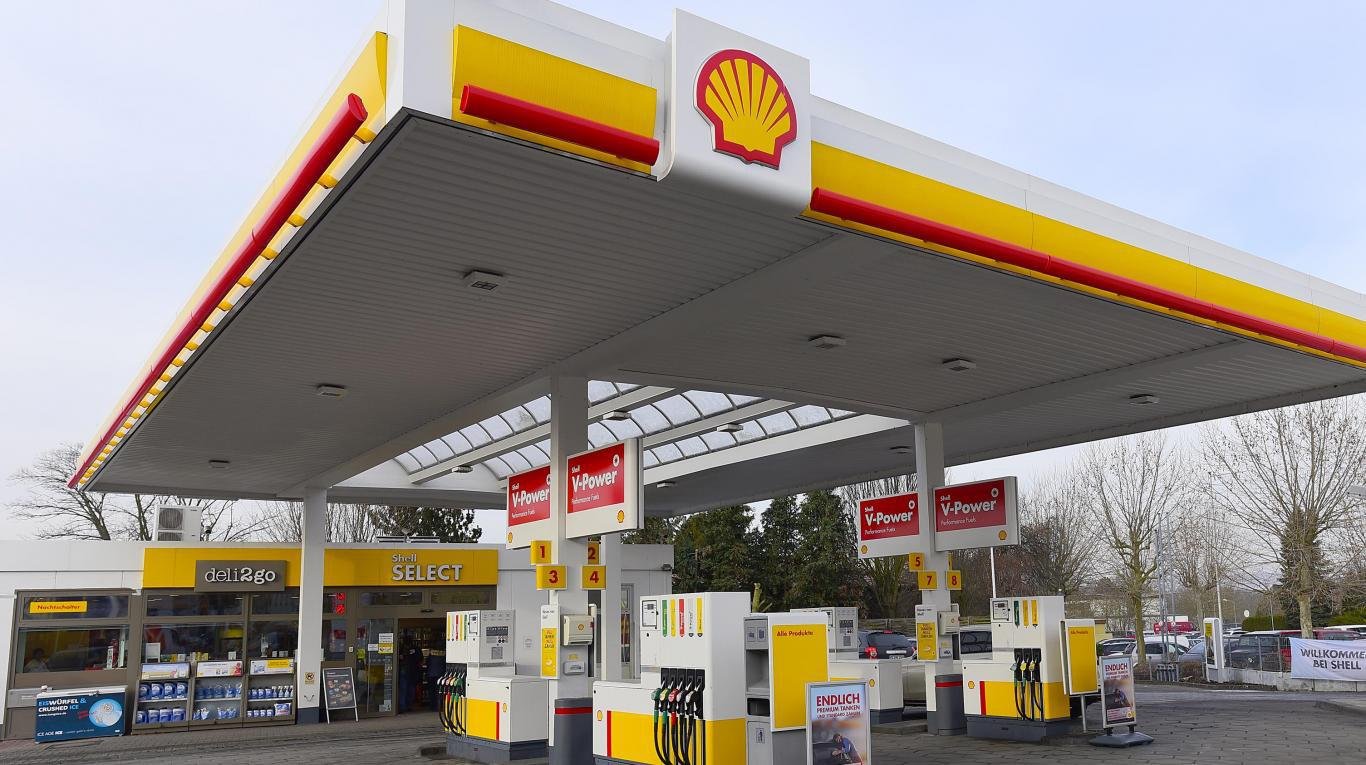 Ahora Shell se suma a YPF y desde el martes bajará la nafta súper y el diesel