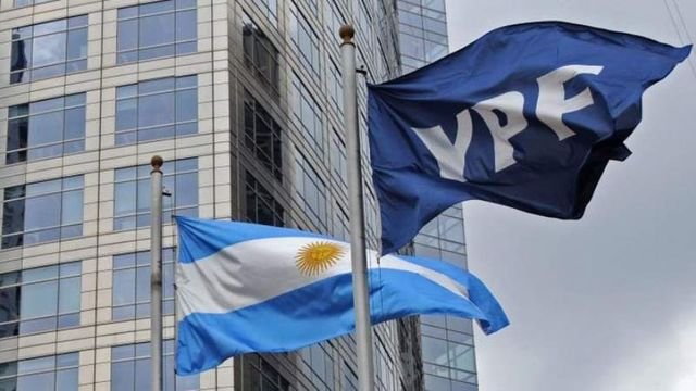 YPF: Abogados argentinos consideran que la buena relación entre  Donald Trump y Mauricio Macri puede tallar a favor del país