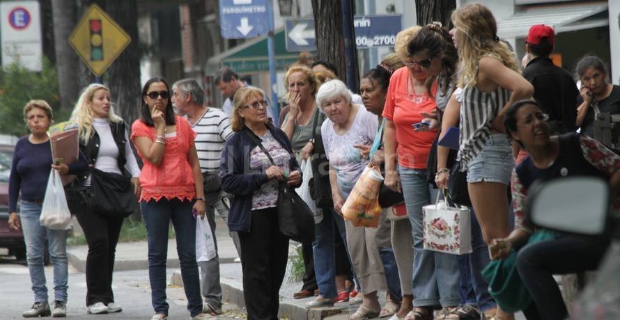 Las empresas de transporte público amenazan con parar las unidades si no reciben ayuda del Gobierno hasta el jueves