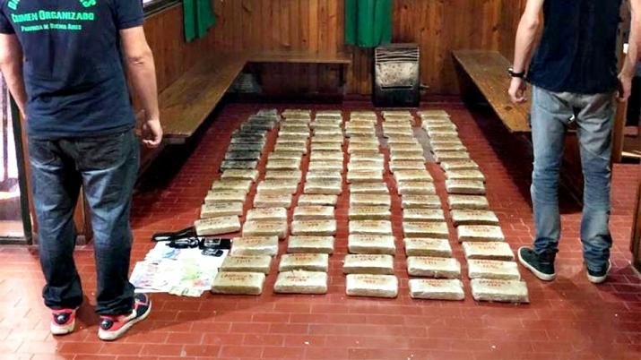 Baradero: Hallan casi 100 ladrillos de marihuana en el baúl de un auto arrollado por un tren