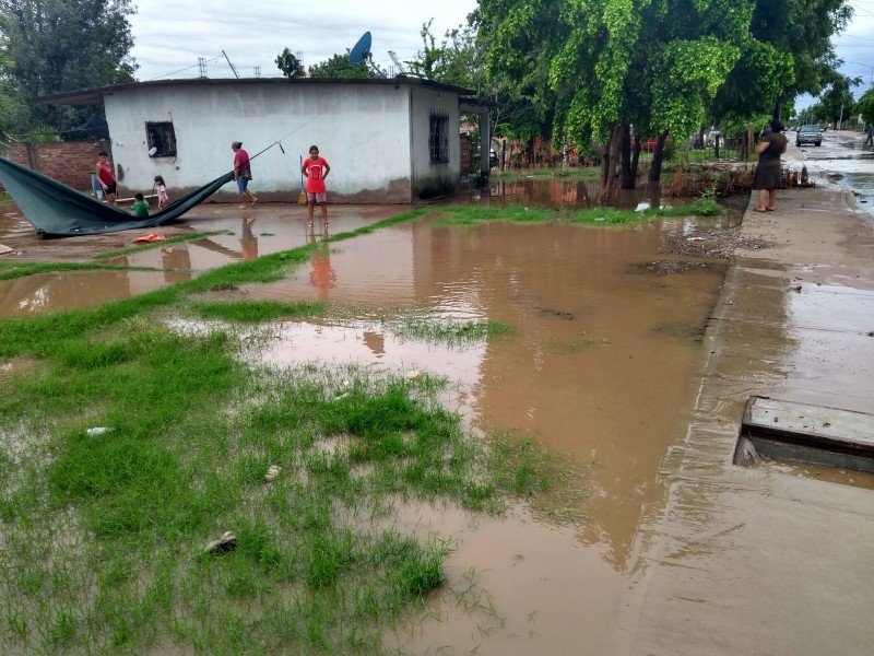 La lluvia trajo alivio y problemas en Capital y el interior