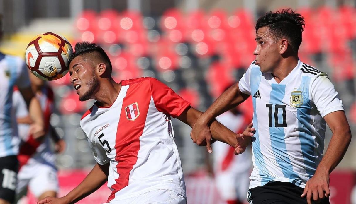 Sub 20: Argentina le ganó sobre la hora a Perú y se metió en el Hexagonal