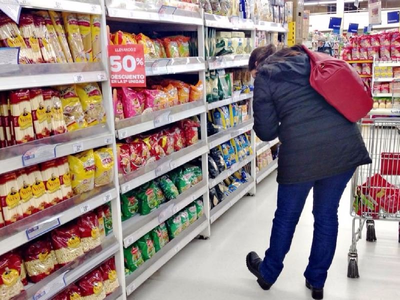 Las ventas en supermercados bajaron un 12,5% en noviembre