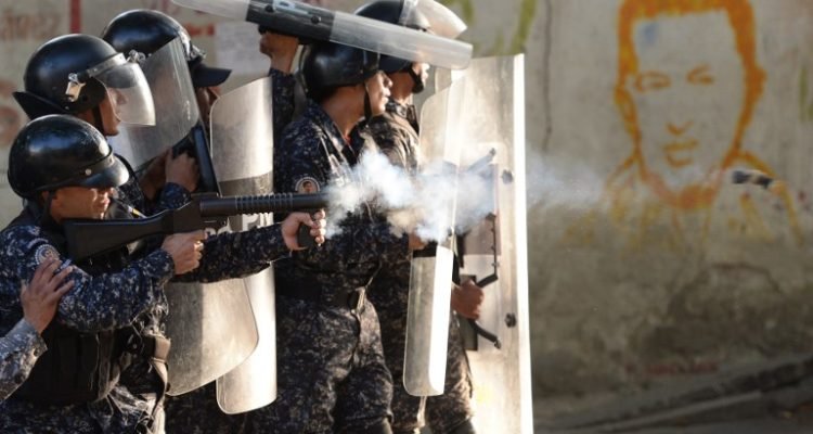 Al menos cuatro personas murieron tras protestas previas a manifestación contra Maduro en Venezuela