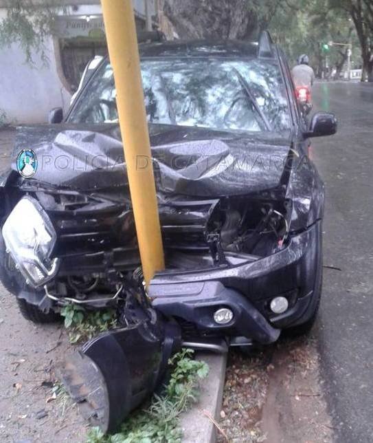 Valle Viejo: Chocó contra un caño y se fue… ¡abandonando a su acompañante lesionada!