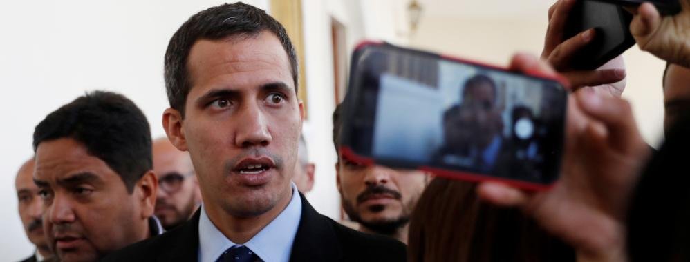 AHORA: Guaidó interrumpe discurso cuando le avisaron que estaban allanando su casa